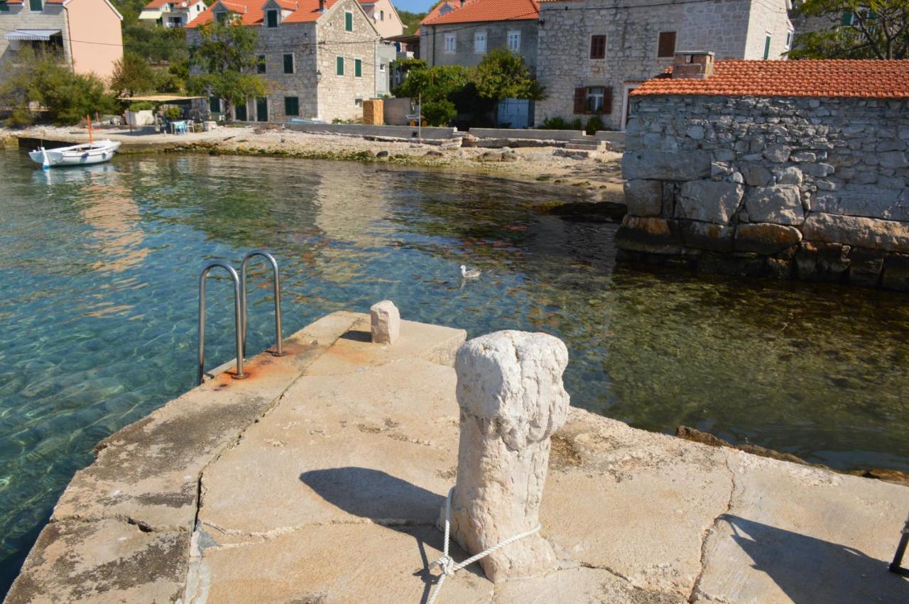 Studio Apartman Kata Prvic Sepurine Zewnętrze zdjęcie